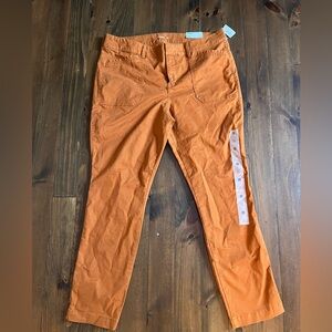 🍊NWT Old Navy Pixie Pant 🍊